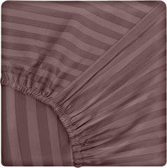 Lenjerie de pat pentru o persoana cu husa elastic pat si fata perna dreptunghiulara, Elegance, damasc, dunga 1 cm, 130 g/mp, Maro, bumbac 100%, 3 piese