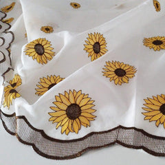 Set perdea in cu broderie motiv floarea-soarelui si rejansa din bumbac tip fagure, Dagny, Alb, 2 buc