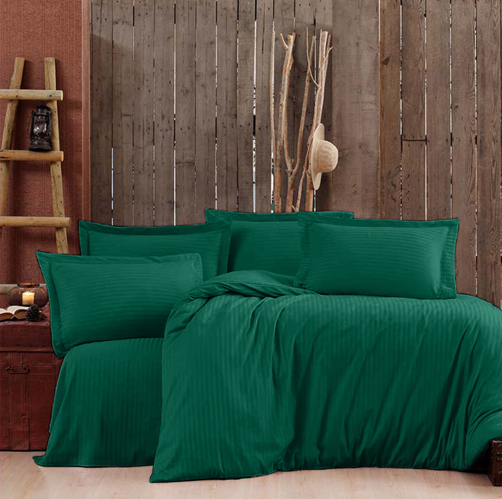 Lenjerie de pat pentru o persoana cu husa elastic pat si fata perna dreptunghiulara, Elegance, damasc, dunga 1 cm, 130 g/mp, Verde smarald, bumbac 100%, 3 piese