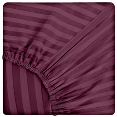 Lenjerie de pat pentru o persoana cu husa elastic pat si fata perna dreptunghiulara, Elegance, damasc, dunga 1 cm, 130 g/mp, Mauve, bumbac 100%, 3 piese