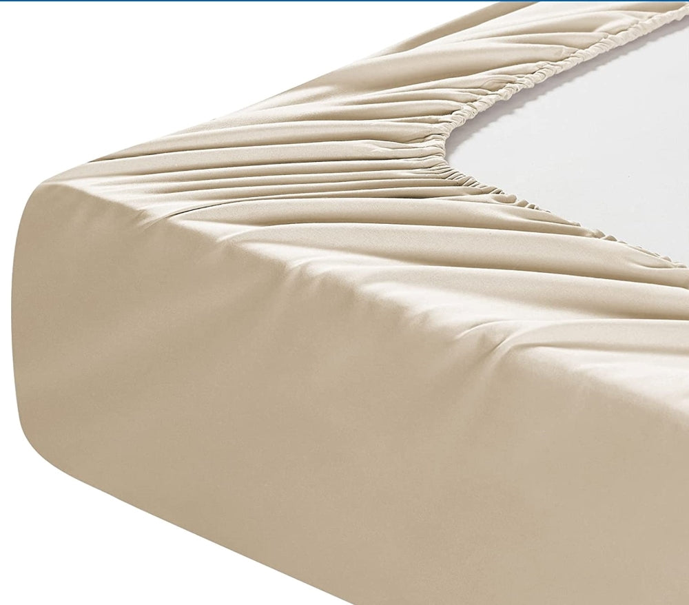 Lenjerie de pat pentru o persoana cu husa elastic pat si fata perna patrata, Mild Morning, bumbac ranforce, gramaj tesatura 120 g/mp, Crem, 3 piese