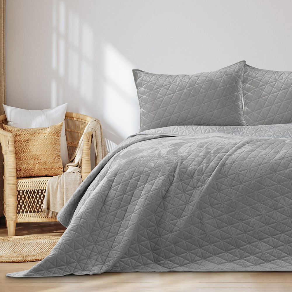 Cuvertura de pat din catifea matlasata, Laila, 180-190 g/m2, gri