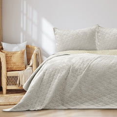 Cuvertura de pat din catifea matlasata, Laila, 180-190 g/m2, bej deschis