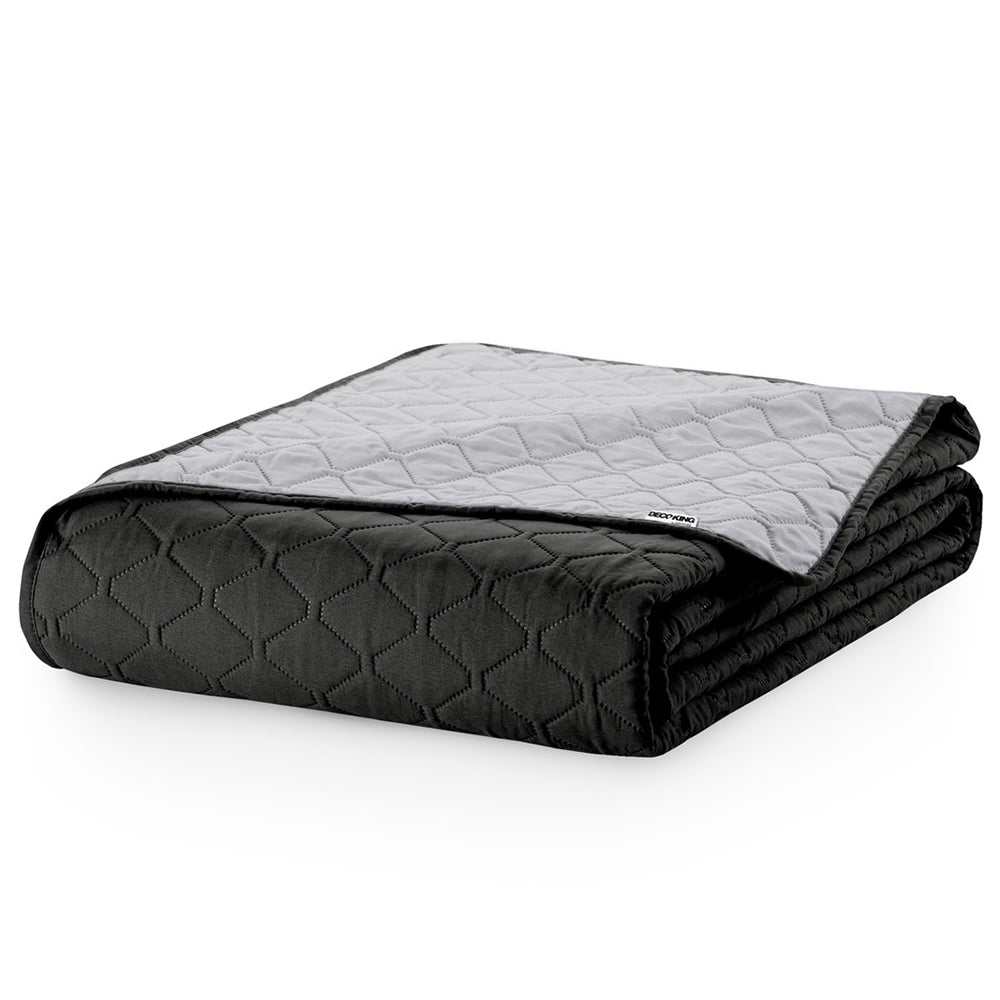 Cuvertura de pat matlasata, Axel, densitate 70 g/mp, Negru/Gri