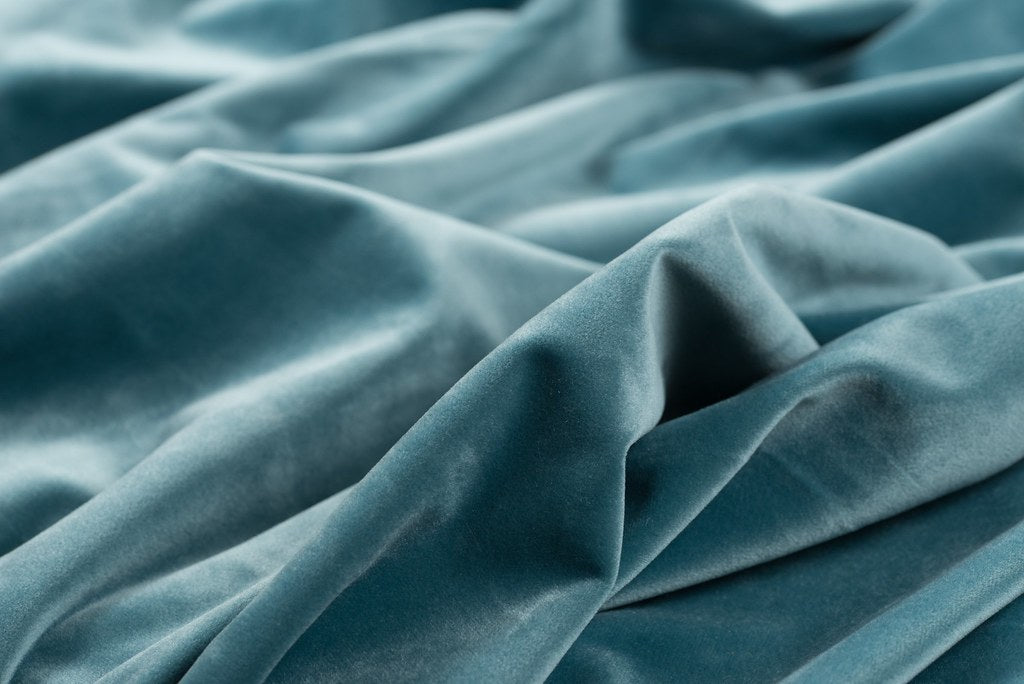 Draperie din catifea cu inele negre, Premium, densitate 700 g/mp, Turcoaz