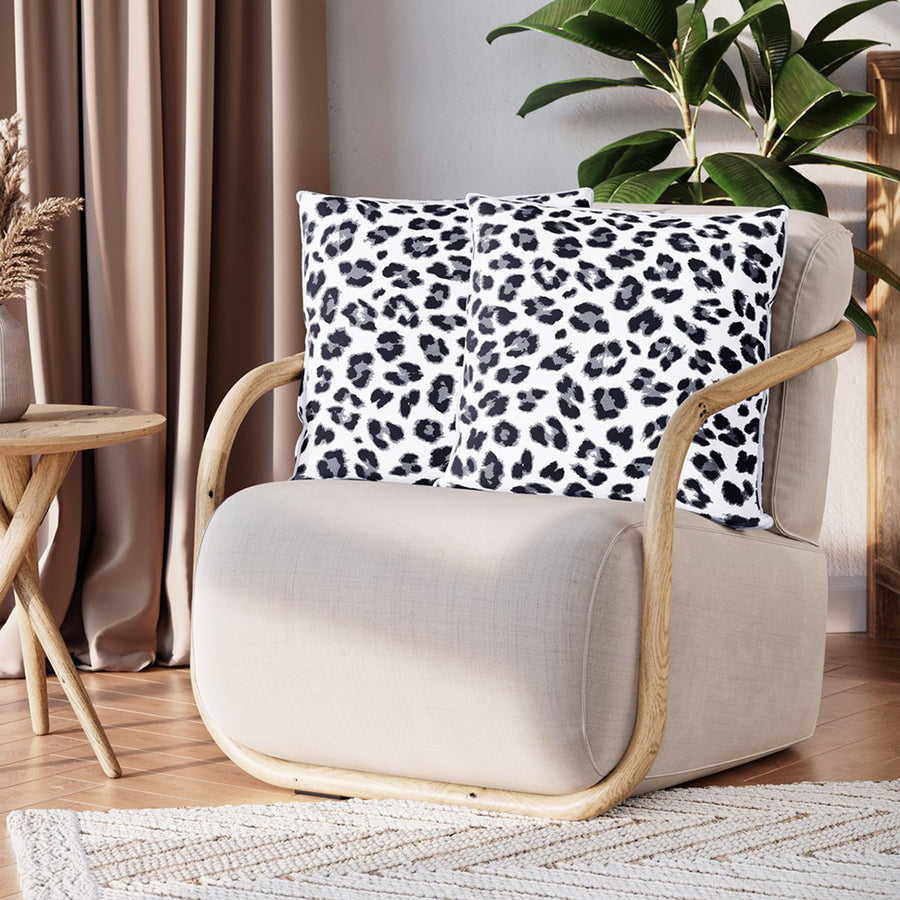 Set 2 huse perne decorative din catifea model leopard, Wild, 215 g/m2, Alb