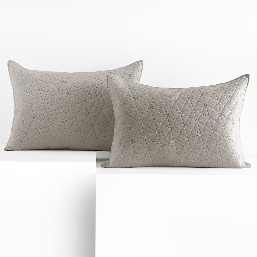 Set 2 huse perne decorative din catifea matlasate, Laila, 180-190 g/m2, Bej