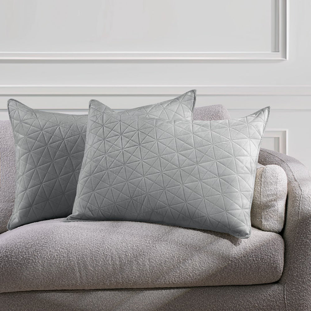 Set 2 huse perne decorative din catifea matlasate, Laila, 180-190 g/m2, Gri deschis