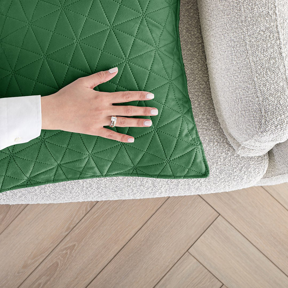 Set 2 huse perne decorative din catifea matlasate, Laila, 180-190 g/m2, Verde