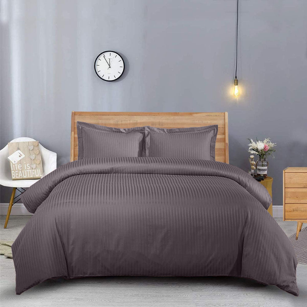 Lenjerie de pat pentru o persoana cu husa elastic pat si fata perna dreptunghiulara, Elegance, damasc, dunga 1 cm, 130 g/mp, Kahverengi, bumbac 100%, 3 piese