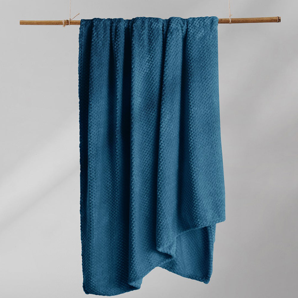 Patura in stil modern cu model jacquard in relief, Henry, 240 g/m2, albastru