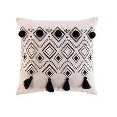 Perna decorativa stil boho cu ciucuri negri, Nalika, 160 g/m2, crem