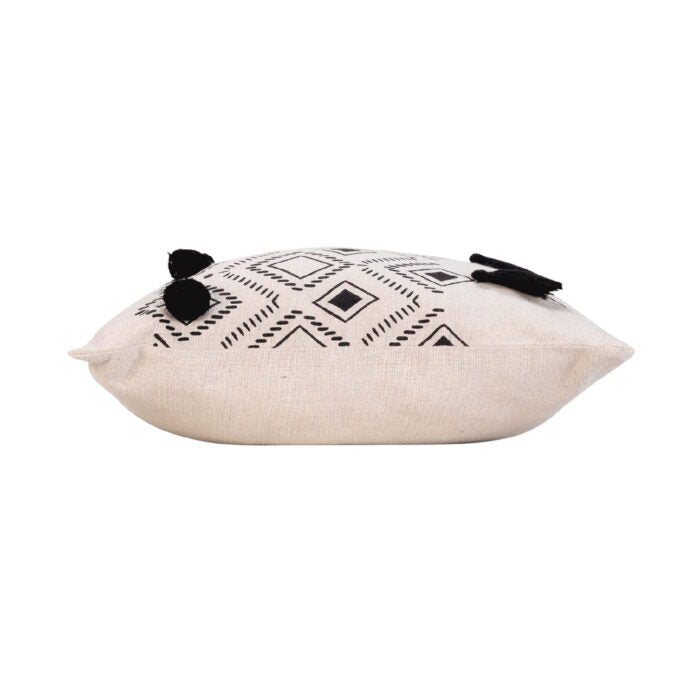Perna decorativa stil boho cu ciucuri negri, Nalika, 160 g/m2, crem