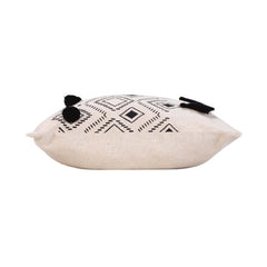 Perna decorativa stil boho cu ciucuri negri, Nalika, 160 g/m2, crem