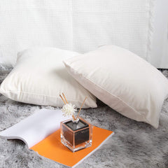 Set 2 huse pernute decorative din catifea cu fermoar, Madison, densitate 700 g/ml, Alb